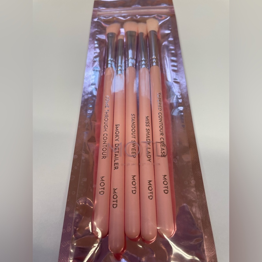 MOTD COSMETICS In A Blush Blending Eye Brush Set